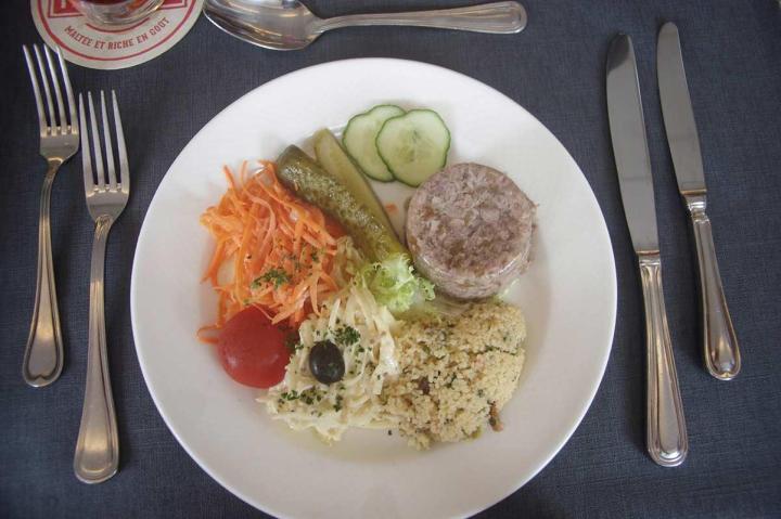 Familienmahlzeit Pulversheim